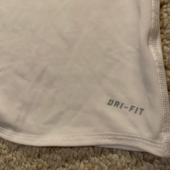 Nike athletic tank top with mesh backingNEVER WORN - Picture 3 of 4